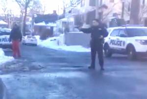 Νέα Υόρκη: Αστυνομικός σημαδεύει με όπλο εφήβους επειδή έπαιζαν χιονοπόλεμο