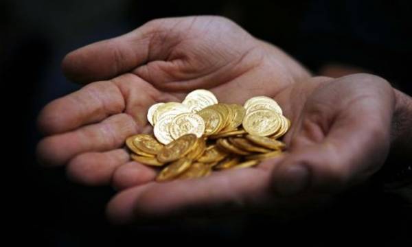 «Μαϊμού» υπάλληλοι της ΔΕΗ έκλεψαν 40 χρυσές λίρες