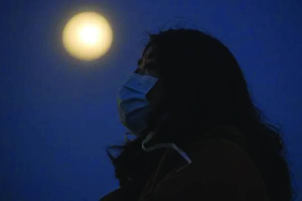Οι μισοί άνθρωποι που νοσηλεύθηκαν λόγω Covid-19, έχουν τουλάχιστον ένα σύμπτωμα μετά από δύο χρόνια, σύμφωνα με κινεζική μελέτη
