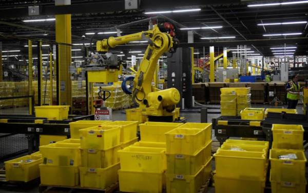 Ερχονται απολύσεις στην Amazon - Μηχανήματα αντικαθιστούν τους εργαζομένους