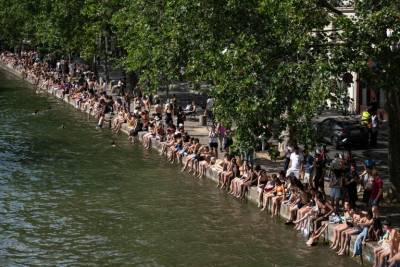 Σε κλοιό ακραίου καύσωνα η Ευρώπη: Πάνω από 40 βαθμοί Κελσίου η θερμοκρασία (βίντεο)