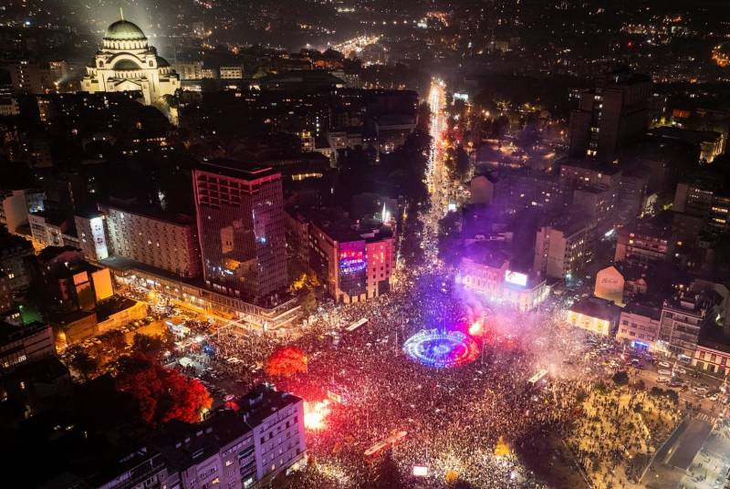 Σερβία: Ο Βούτσιτς κατέρρευσε με κρότο από το κίνημα των φοιτητών (βίντεο)