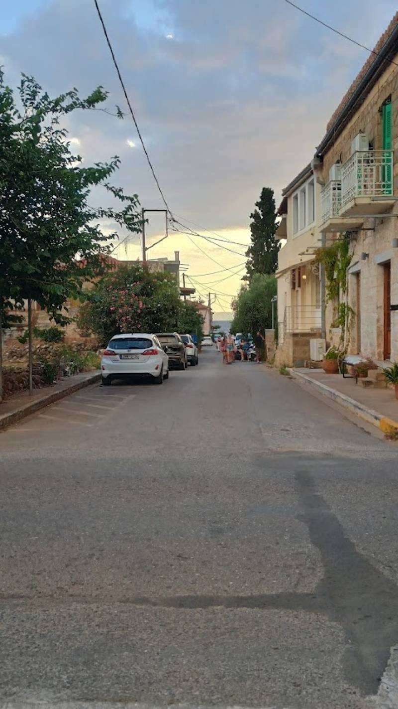 Αφηγητές ανεκδότων για τον υπερτουρισμό στη Μεσσηνία