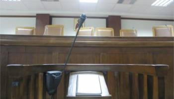 Κλείνουν τα δικαστήρια, παγώνουν πλειστηριασμοί και εξώσεις