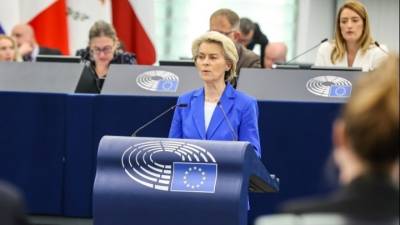 Φον ντερ Λάιεν: Ανάγκη για ταχεία επιστροφή των παράτυπων μεταναστών μετά τις τρομοκρατικές επιθέσεις σε Γαλλία και Βέλγιο