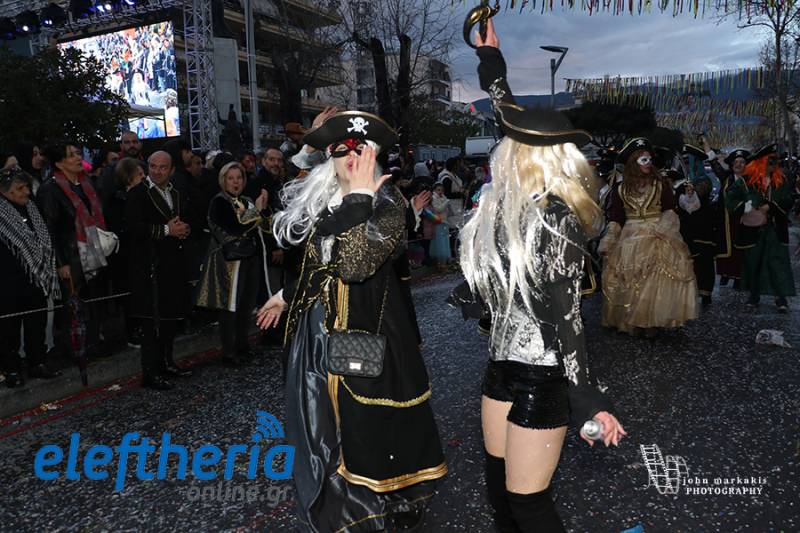 Αυλαία για το 13ο Καλαματιανό Καρναβάλι με εντυπωσιακή παρέλαση και συναυλία της Ήβης Αδάμου (βίντεο+φωτογραφίες)