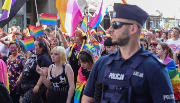 Πολωνία: Έρχεται νόμος που θα απαγορεύει το Pride!