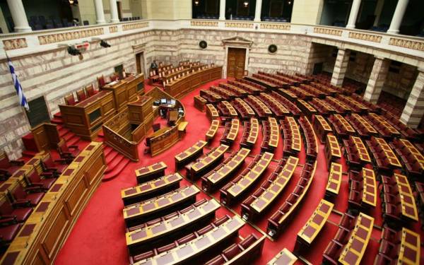 Εργασιακό νομοσχέδιο: Ψηφίστηκε από τη Βουλή με 158 «ΝΑΙ»