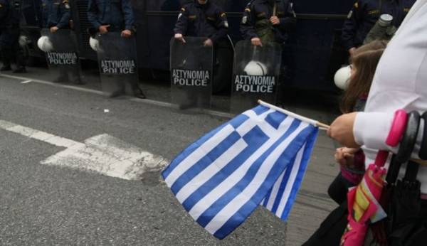 25η Μαρτίου: Επί ποδός 1.600 αστυνομικοί για τη στρατιωτική παρέλαση στην Αθήνα - Ποιοι δρόμοι κλείνουν