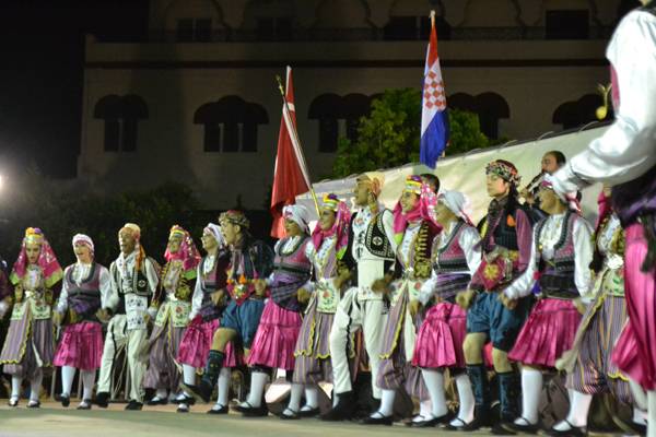 Παραδόσεις και πολιτισμοί έσμιξαν στο διεθνές φεστιβάλ στην Κυπαρισσία (φωτογραφίες)