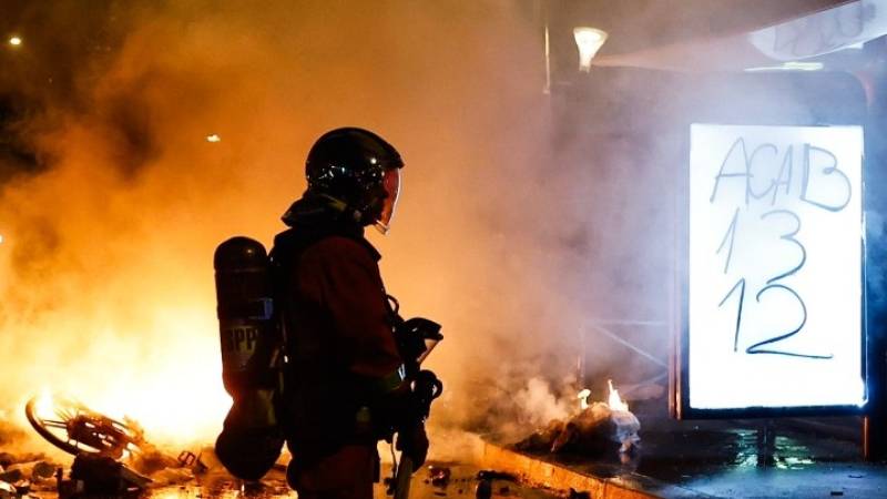 Διαδηλωτές απέκλεισαν την πρόσβαση στο Λούβρο - Η Μασσαλία επέβαλε απαγόρευση συγκεντρώσεων
