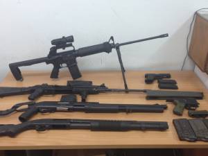 Συνελήφθη 33χρονος με ένα... μικρό οπλοστάσιο στην Κορινθία