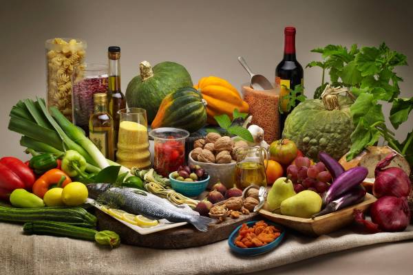 Μεσογειακή διατροφή: Παραδοσιακά τρόφιμα και οφέλη για την υγεία
