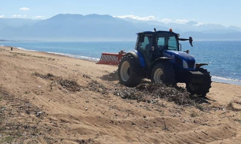 Παρεμβάσεις καθαριότητας στη Δυτική Παραλία Καλαμάτας