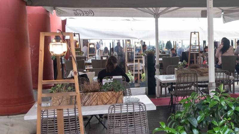Υποχρεωτικός έλεγχος από σήμερα σε μη εμβολιασμένους σε εστίαση και σε τουρισμό σε 6 περιοχές της χώρας