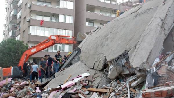 Τουρκία: Τους 12 έφτασαν οι νεκροί από τον σεισμό, πάνω από 400 οι τραυματίες