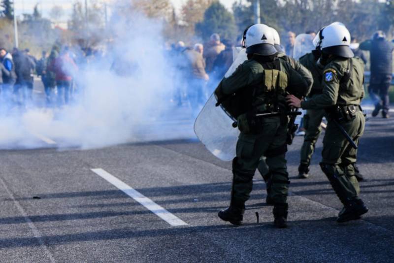 Σε αδιέξοδο η κυβέρνηση μετά την επίθεση των ΜΑΤ στους αγρότες (βίντεο)