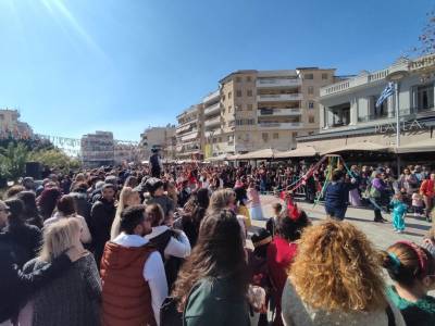 Παραδοσιακό γαϊτανάκι στην Καλαμάτα