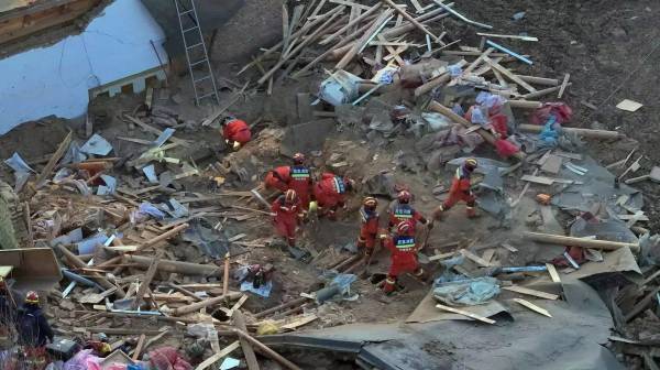 Πάνω από 100 νεκροί στον σεισμό στη βορειοδυτική Κίνα