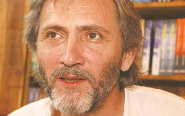 Συνάντηση στο &quot;Βιβλιόπολις&quot; με τον Γιάννη Καλπούζο