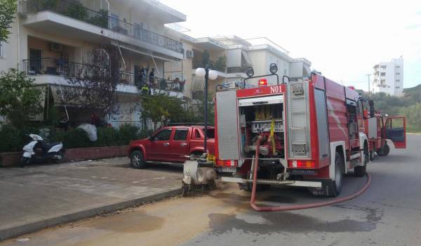 Φωτιά σε διαμέρισμα στις εργατικές κατοικίες της Αγίας Τριάδας στην Καλαμάτα