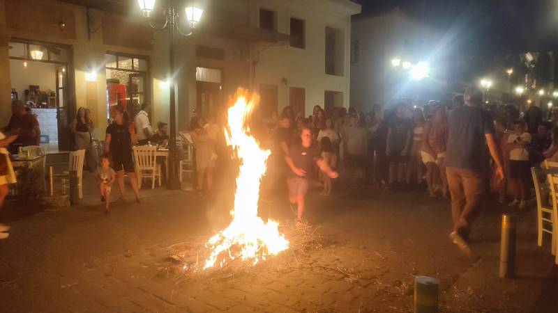 Το έθιμο του Κλήδονα αναβίωσε στην Ανω Πόλη Κυπαρισσίας
