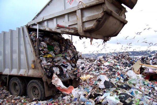 Τα &quot;ακριβά&quot; σκουπίδια εμποδίζουν τη μείωση των δημοτικών τελών σύμφωνα με το Νίκα
