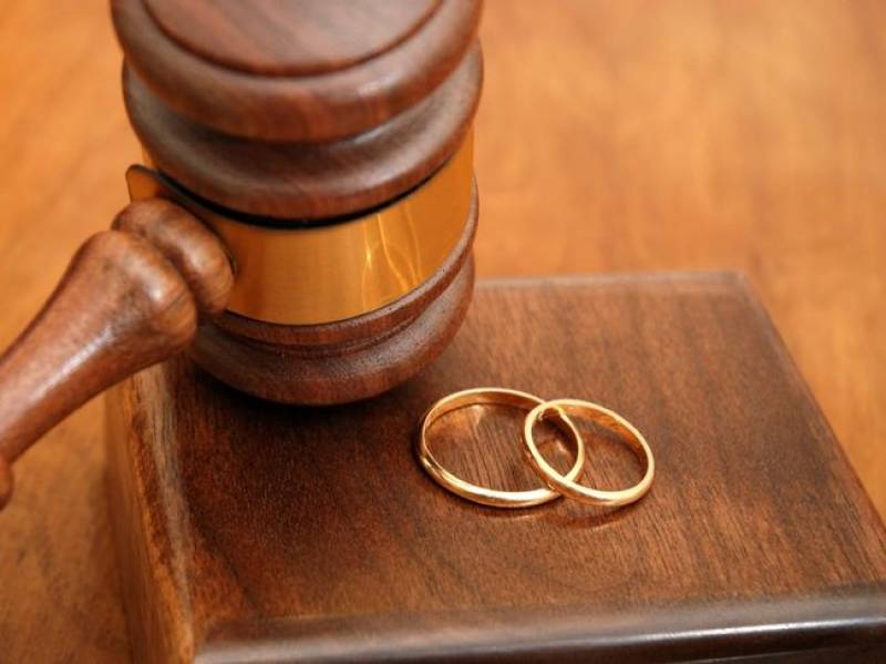 Δημοσιεύθηκε σε ΦΕΚ η δυνατότητα λύσης των γάμων μέσω συμβολαιογράφου