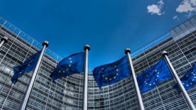 EE: Η Κομισιόν προειδοποιεί με κυρώσεις τις πλατφόρμες Χ και Meta για διάδοση ψευδών ειδήσεων, βίαιων εικόνων και εξύμνιση βίας