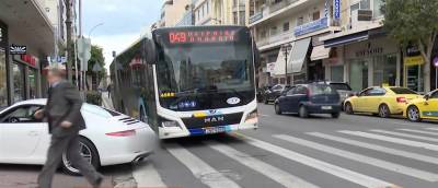 Μάχη για τη ζωή του δίνει 17χρονος μετά από τροχαίο με λεωφορείο στον Πειραιά (βίντεο)