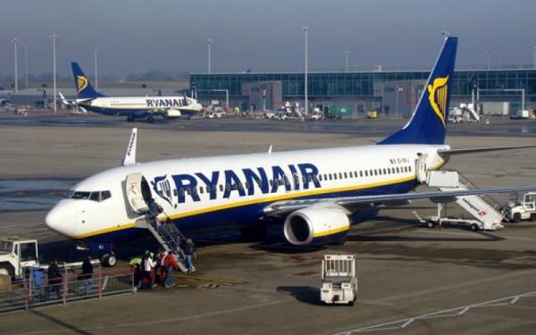 Ryanair: Μεγάλη άνοδος των κρατήσεων Βρετανών και Ιρλανδών για διακοπές στην Ελλάδα