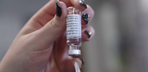 Κορονοϊός - Εμβόλιο: Για ποιες κατηγορίες ασθενών εγκρίθηκε τρίτη δόση στις ΗΠΑ