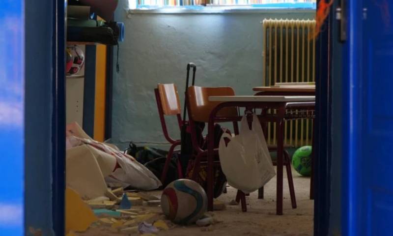 «Παρακαλούσα το Θεό να αντέξει το κτίριο άλλα 30 δευτερόλεπτα, να μη μας καταπλακώσει»: Συγκλονίζει ο δάσκαλος από το Δαμάσι