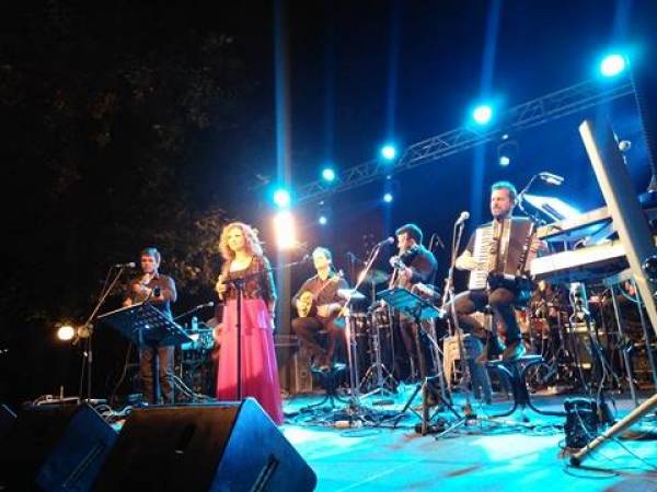 Συναυλία της Γλυκερίας στα Πλατάνια του Χανδρινού (βίντεο)