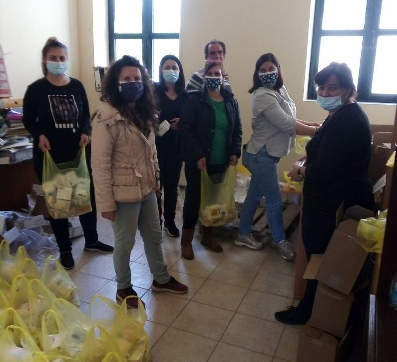 Τρόφιμα για τις άπορες οικογένειες του Δήμου Οιχαλίας πρόσφεραν οι απόστρατοι