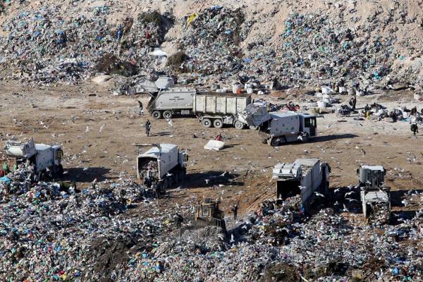 "Πραξικοπηματική ενέργεια" η μεταφορά 4.000 τόνων σκουπιδιών από την Τρίπολη στη Φυλή λέει η Περιφέρεια Αττικής