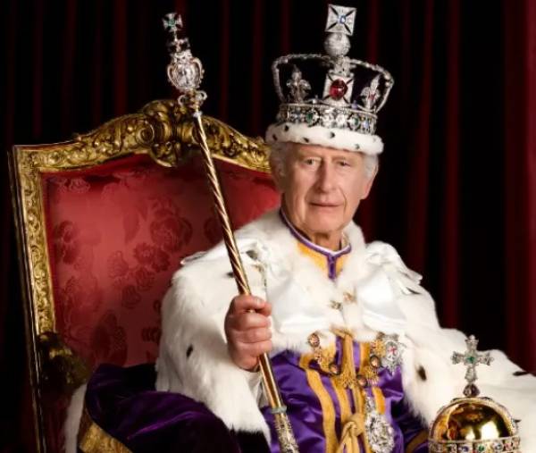 Βασιλιάς Κάρολος: Αυτό είναι το πρώτο πορτρέτο του μετά τη στέψη
