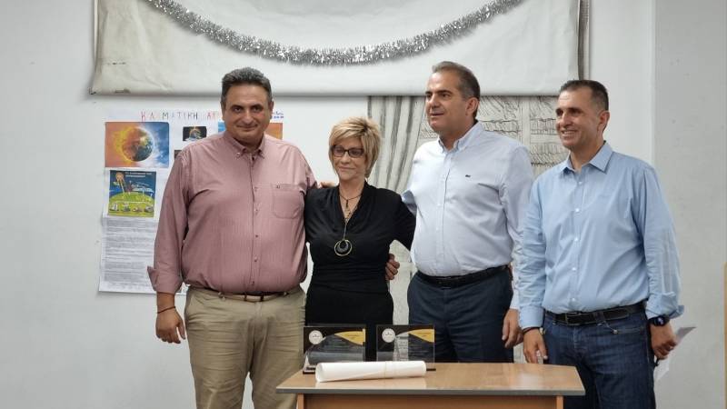 Δωρεά στο 6ο Γυμνάσιο Καλαμάτας - Τιμήθηκε η Ομογενής Εφη Βασιλείου (βίντεο)