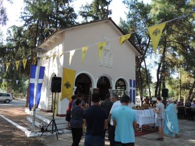 Εορτασμός στο εκκλησάκι της Αγίας Σκέπης