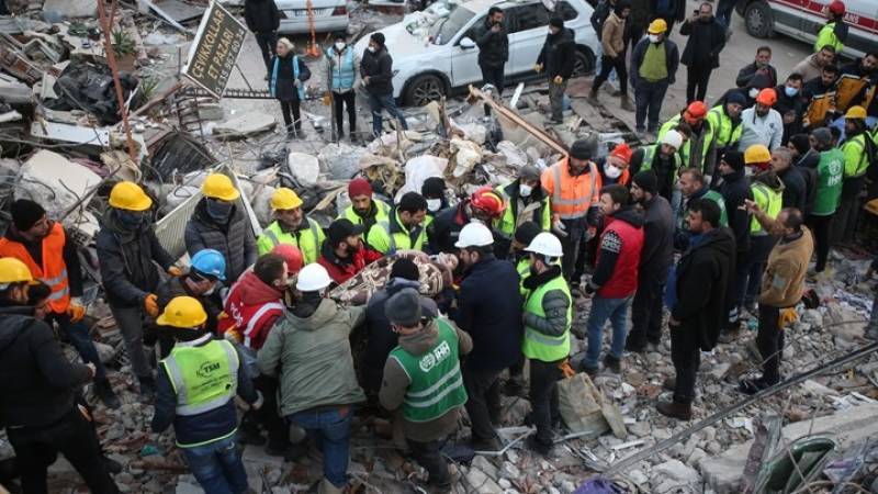 Τουρκία: 42χρονη ανασύρθηκε ζωντανή 222 ώρες μετά τους σεισμούς!