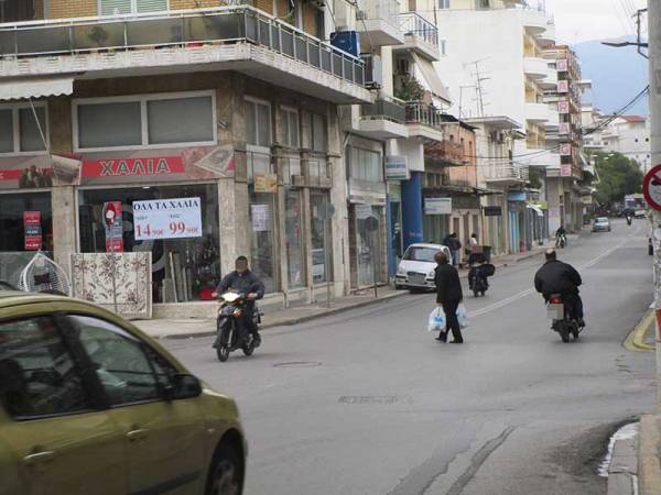 Καλαμάτα: Χωρίς διαβάσεις πεζών η οδός Αθηνών (φωτογραφίες)