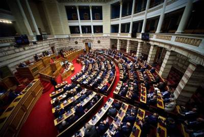 Κυβέρνηση χωρίς συμμάχους, αντιπολίτευση χωρίς δυναμική