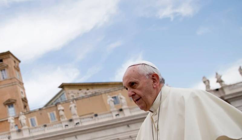 Πρόσφυγες από τη Λέσβο συνάντησε στη Ρώμη ο Πάπας Φραγκίσκος