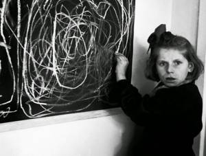 Τι ζωγραφίζει «ως σπίτι του», ένα παιδί που μεγάλωσε σε στρατόπεδο συγκέντρωσης στην Πολωνία;
