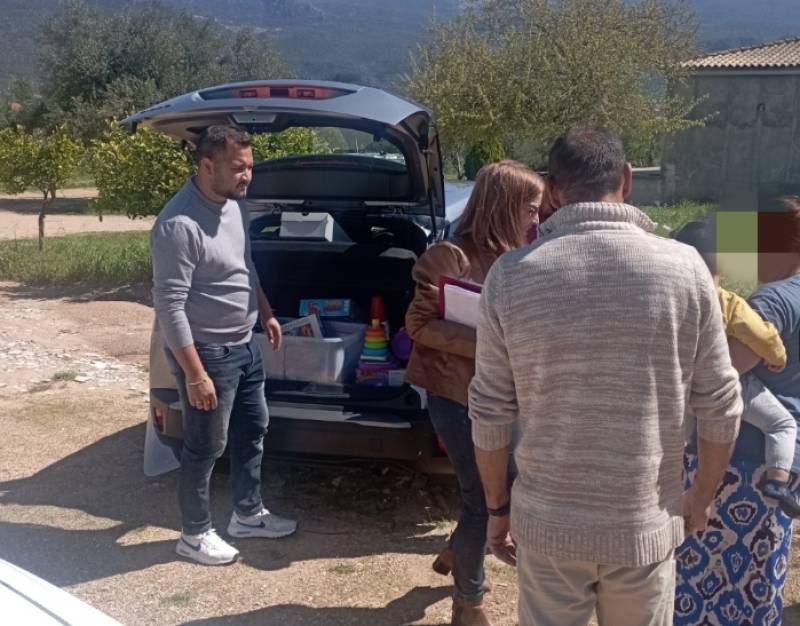 Διανομή παιχνιδιών σε καταυλισμούς της Καλαμάτας