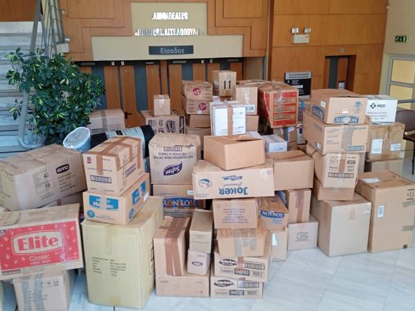 142 κιβώτια ανθρωπιστικής βοήθειας συγκέντρωσε το Εργατικό Κέντρο Καλαμάτας