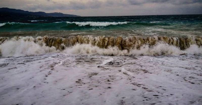 Τα κύματα της Καλαμάτας «μαγεύουν» στο Instagram (Φωτογραφίες)