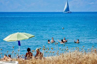 Τουρισμός για όλους: Διευρυμένα τα εισοδηματικά κριτήρια (Βίντεο)