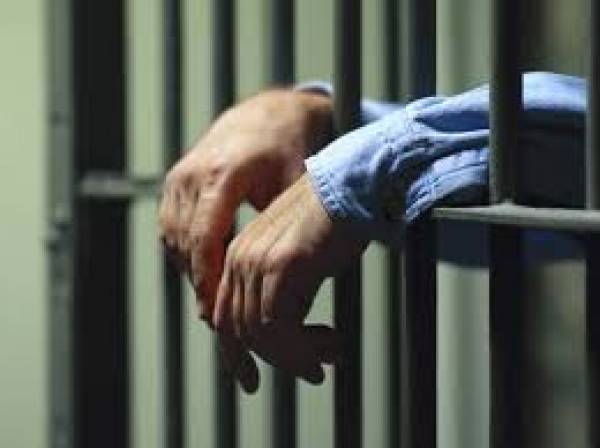 Ιατροδικαστική εξέταση για το θάνατο κρατούμενου στα κρατητήρια στο Α.Τ. Αιγίου