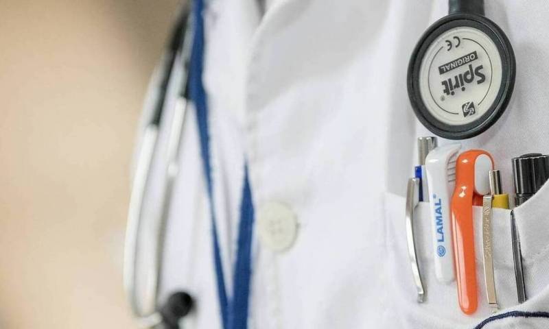 Γιατρός Κέντρου Υγείας της Αττικής και γυναίκα ιδιώτης συνελήφθησαν για παράνομες συνταγογραφήσεις